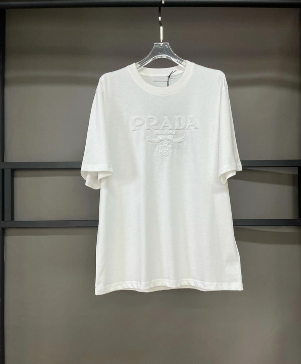 Nouveau t-shirt col rond avec logo brodé 