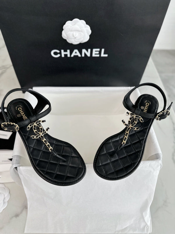 𝟐𝟒𝐂 Schwarze Flip-Flop-Sandalen mit dickem Absatz