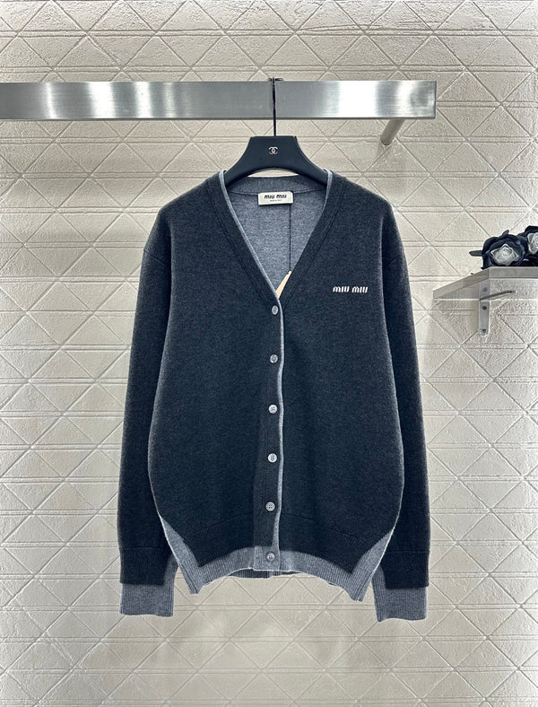 Contrast color fake two-piece knitted cardigan