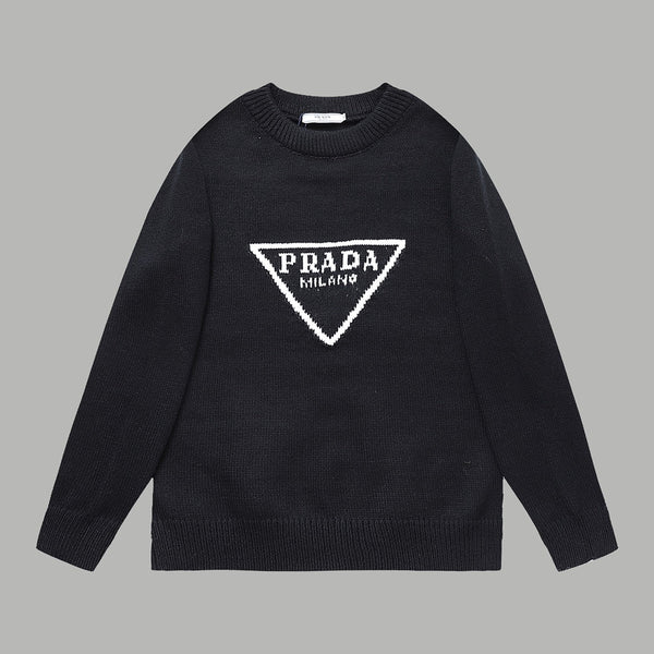 Pull à lettres triangulaires noires