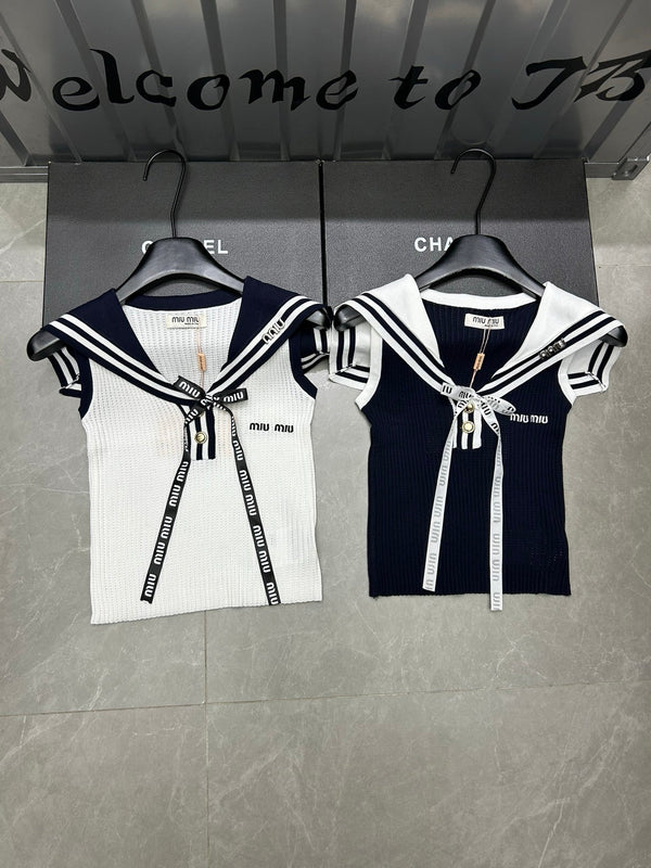 Gilet bleu marine avec nœud papillon