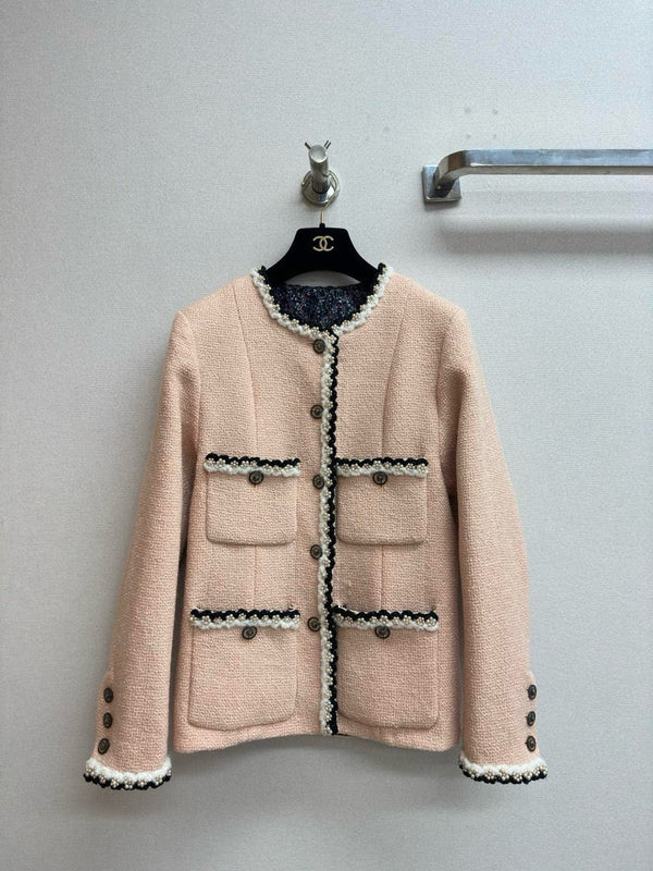 Schwere Tweedjacke mit Perlenblumen